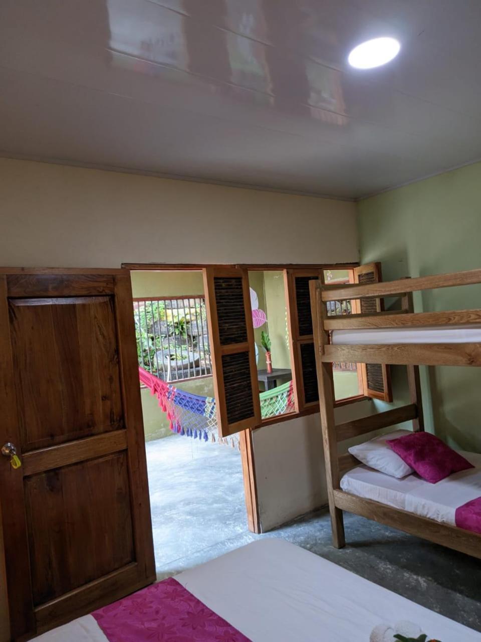 Sierra Kay Hostel Guachaca Екстер'єр фото